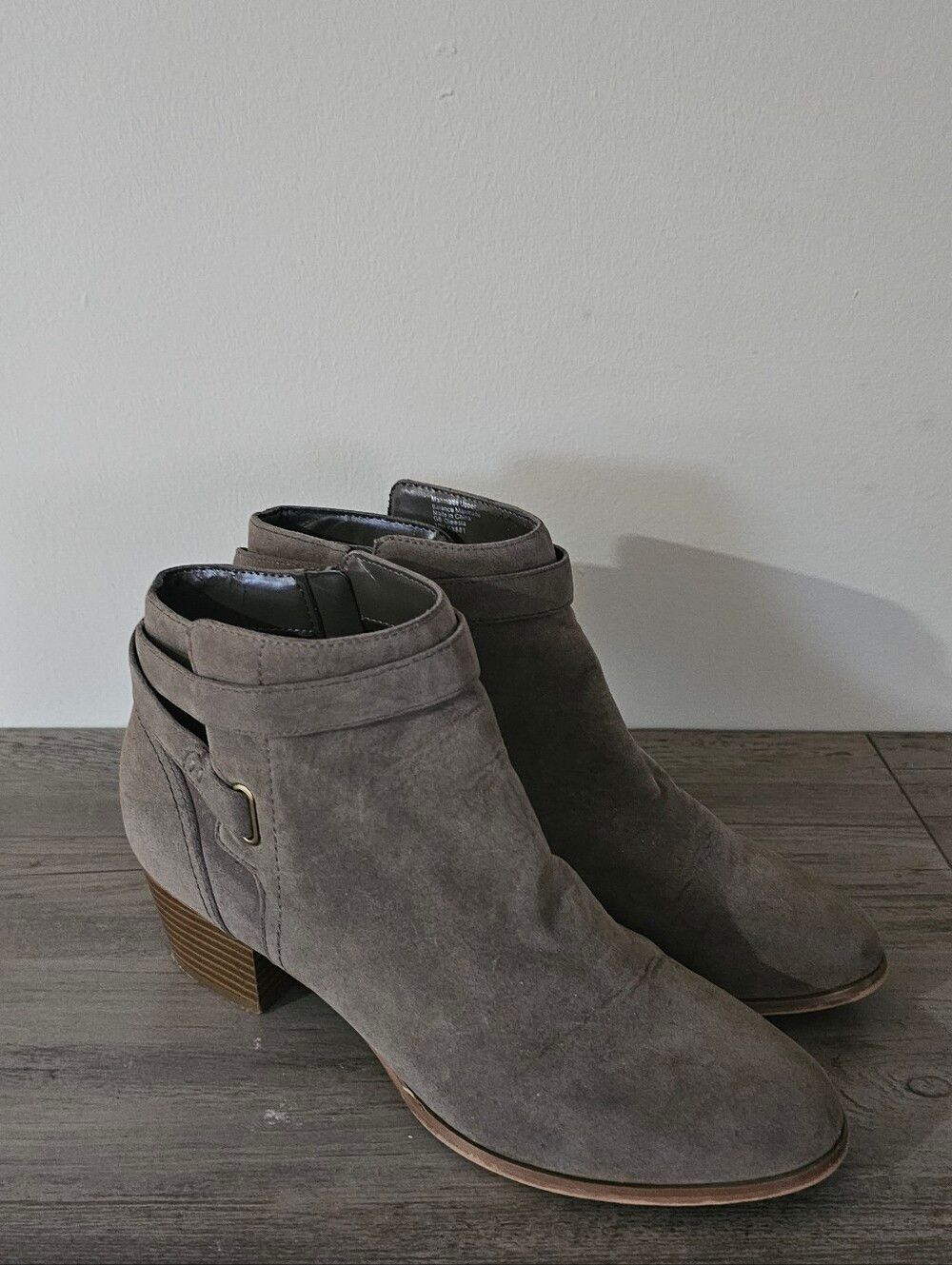 Giani Bernini Gray Taupe Suede Ankle Booties with Block Heel 10 M